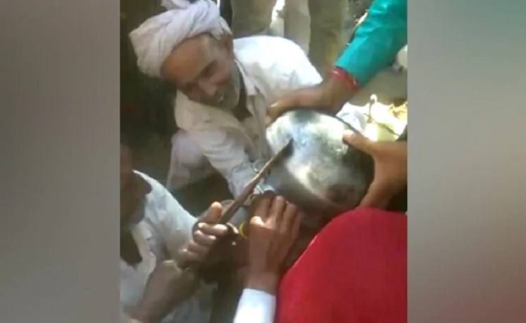 স্টিলের হাঁড়িতে মাথা আটকাল ৩ বছরের শিশুর! পরিণতিins class=