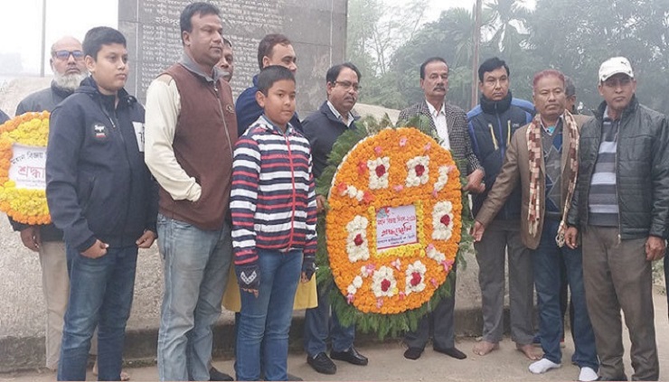 জুতা পায়ে শহীদ মিনারে বিএনপি নেতারা!