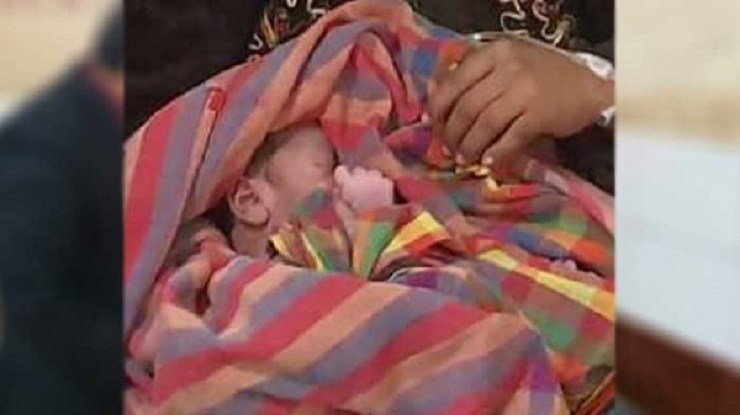মা হলেন সেই কিশোরী
