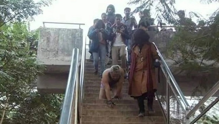 এবার ঢাকায় 'হিউম্যান ডগ' কালচার