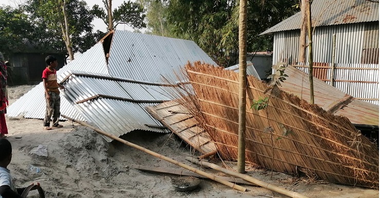 কালিহাতীতে স্বামী-স্ত্রীকে বিবস্ত্র করে পেটালেন চেয়ারম্যান