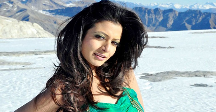 প্রতিদিনই আমাদের নগ্ন হতে হয়: কোয়েল