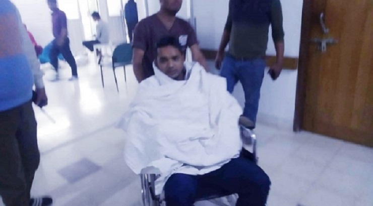 সাভারে ছিনতাইকারীর ছুরিকাঘাতে পুলিশ সদস্য আহত