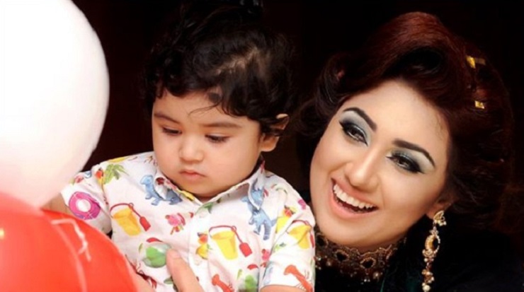 গান গেয়ে ভাইরাল ছেলে, কাঁদলেন অপু বিশ্বাস