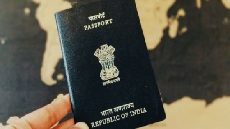 ৯৯৯-এ ফোন, পাসপোর্ট ফেরত পেলেন ভারতীয় লেখক