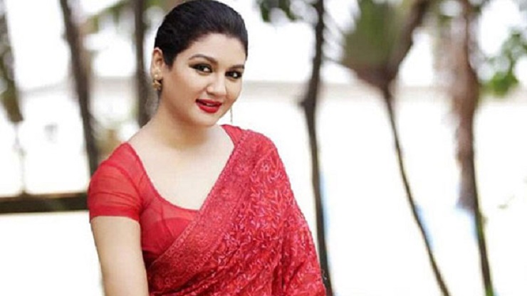 স্পেনের উৎসবে জয়ার ‘বিনিসুতোয়’