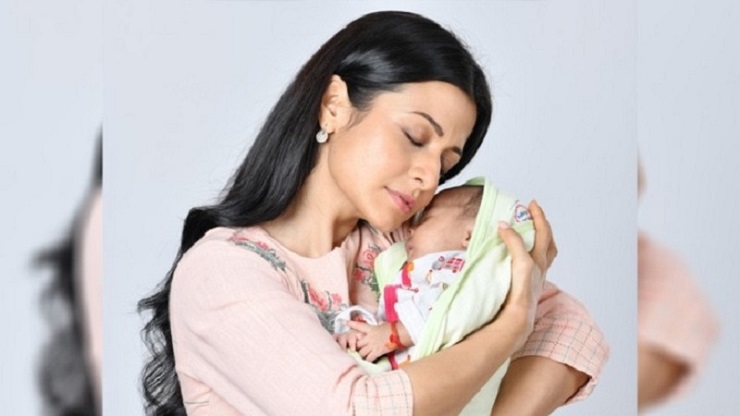 মা হওয়ার আগেই  নেটদুনিয়া মাতাচ্ছেন কোয়েল