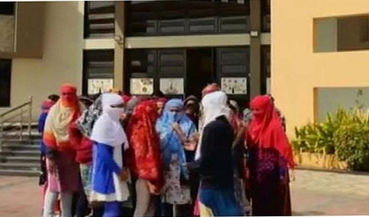 ঋতুস্রাব হয়নি প্রমাণ করতে অন্তর্বাস খুলতে বাধ্য করা হল ৬৮ ছাত্রীকে