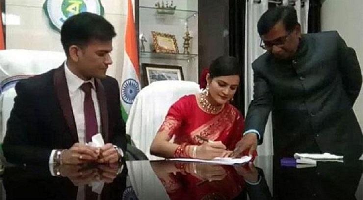 ছুটি নেই, তাই ভালোবাসা দিবসে অফিসেই বিয়ে