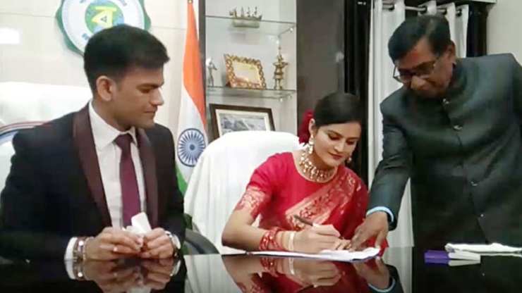 ছুটি মেলেনি, ভালোবাসা দিবসে অফিসেই বিয়ে দুই সরকারি কর্মকর্তার!