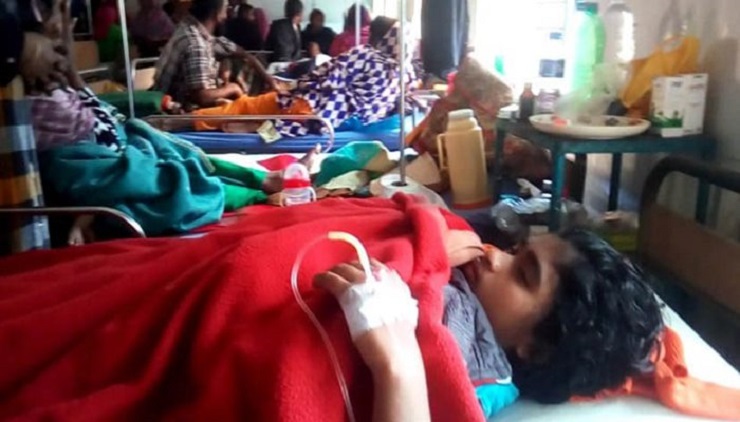 হঠাৎ হাসপাতালে প্রাথমিকের ১২ শিক্ষার্থী