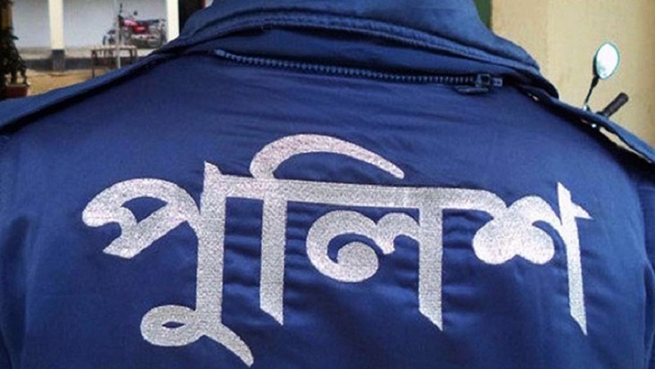 এবার পুলিশ স্বামীকে কুপিয়ে পালিয়েছে স্ত্রী