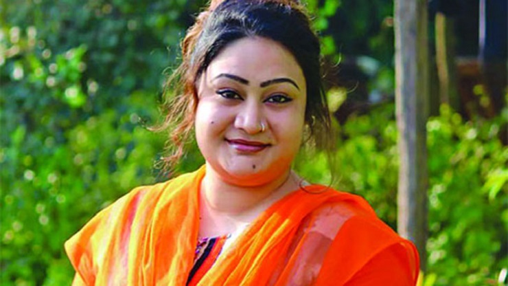সরকারের শীর্ষ এক কর্মকর্তা পাপিয়াকে দেশ ছাড়ার পরামর্শ দেন!