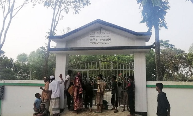 কবরস্থান থেকে ৩টি কঙ্কাল চুরি