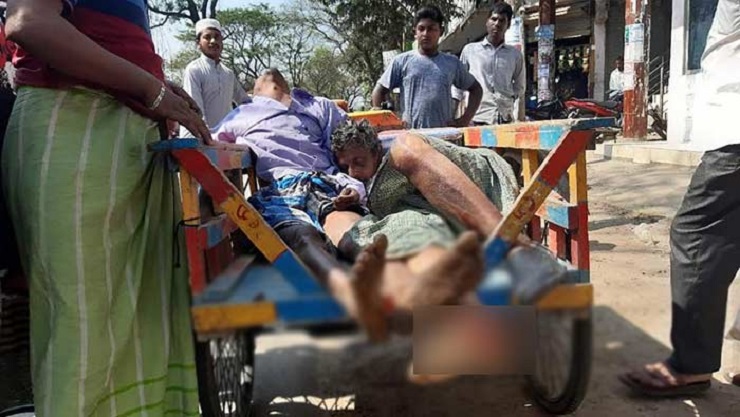 বয়স্কভাতা নিয়ে ফেরার পথে গাছচাপায় প্রাণ গেল চারজনের