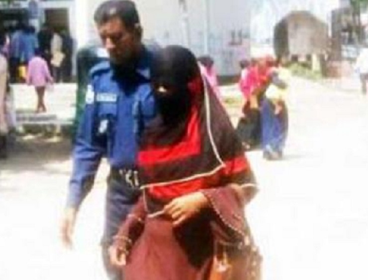 স্বামীকে পিটিয়ে জেলে স্ত্রী!