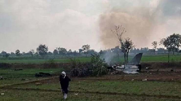 পাকিস্তানে এফ-১৬ যুদ্ধবিমান বিধ্বস্ত, পাইলট নিহত