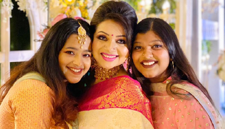 করোনা আতঙ্কে সন্তানদের স্কুলে পাঠাবেন না আঁখি আলমগীর