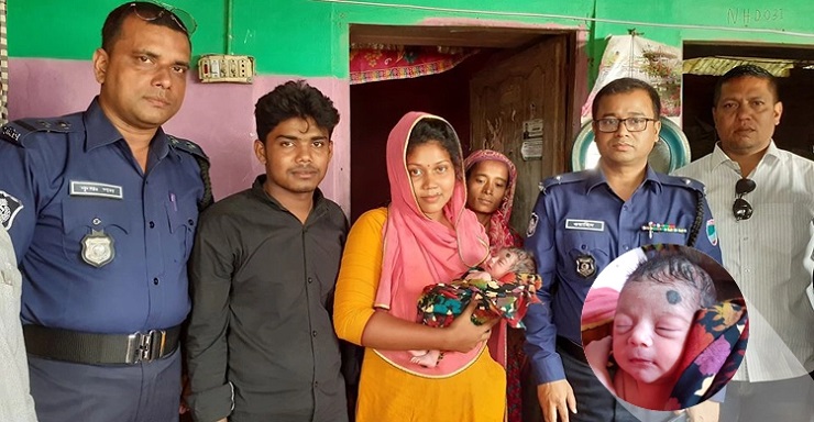 রক্ত মাখা অবস্থায় মহাসড়কের পাশে পড়ে ছিল এই নবজাতকটি       
