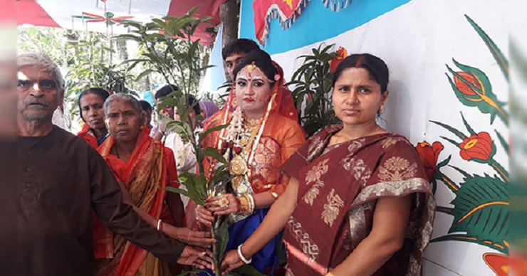 অতিথি বরণে নবদম্পতির চমক