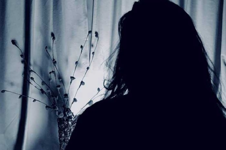 ৪ বছর ধরে মেয়েকে ধর্ষণ, বাবা-মা গ্রেফতার