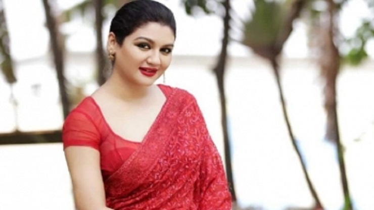 বাগানেই শান্তি খুঁজে পাচ্ছেন জয়া