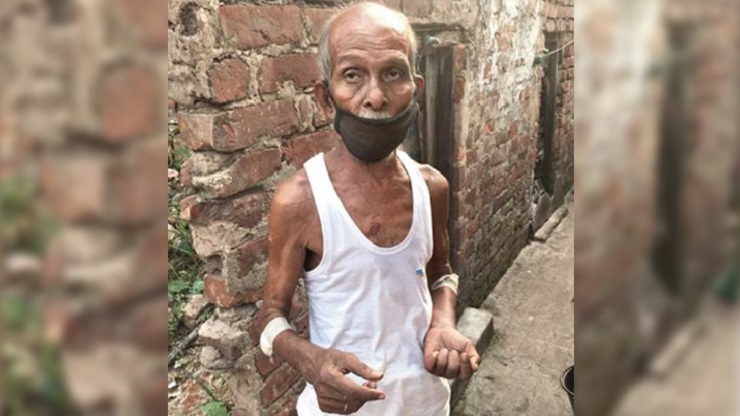 করোনা রোগী সন্দেহে বৃদ্ধকে গাছের সঙ্গে বেঁধে ভয়ানক নির্যাতন