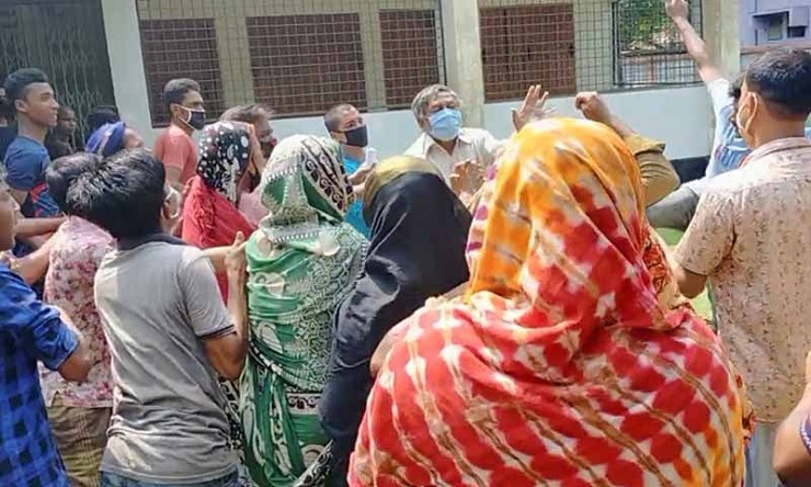 ত্রাণের দাবিতে ইউনিয়ন পরিষদ চেয়ারম্যানকে মারধর