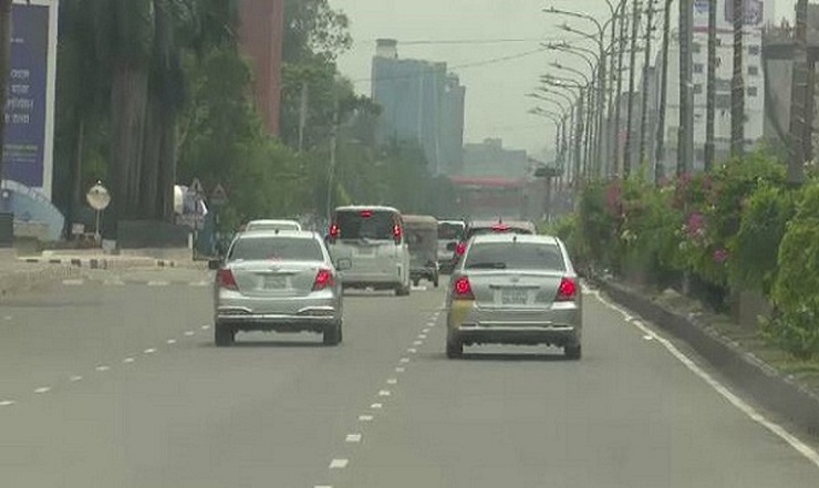 রাজধানীতে বেড়েছে যানবাহন চলাচল