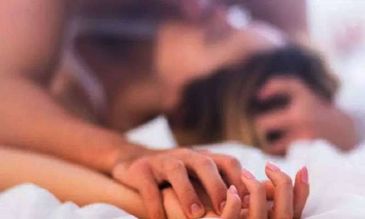 শারীরিক মিলন টানা ৫ ঘণ্টা, অতঃপর তরুণীরins class=