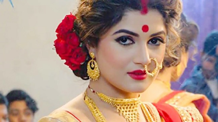 করোনা আতঙ্কে নায়িকা শ্রাবন্তী
