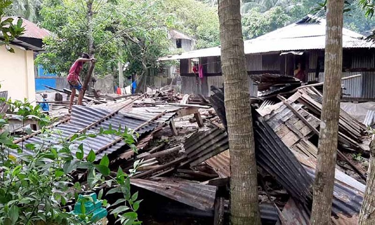 ঝালকাঠিতে ৫০ গ্রামের মানুষ পানিবন্দি