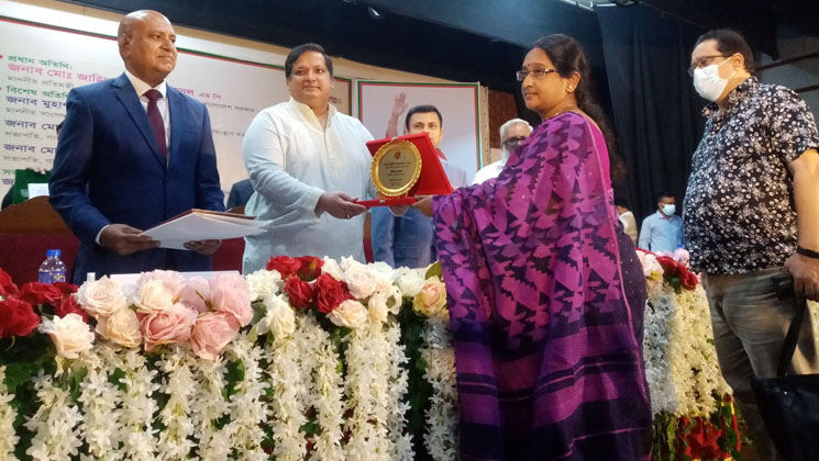 গাজীপুরে সেরা করদাতাগণকে সম্মাননা ও সনদপত্র প্রদান 