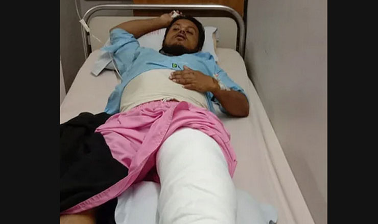 চলন্ত বাস থেকে ধাক্কা দিয়ে ফেলে দেওয়া হলো শিক্ষককে