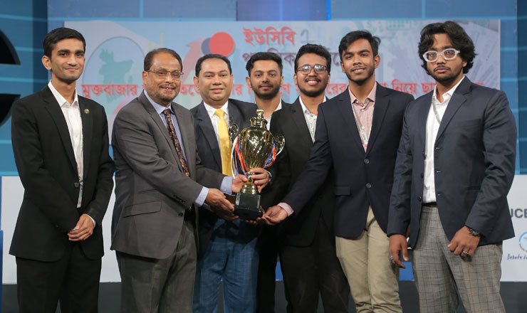 'ইউসিবি পাবলিক পার্লামেন্ট' বিতর্ক প্রতিযোগিতায় চ্যাম্পিয়ন ড্যাফোডিল