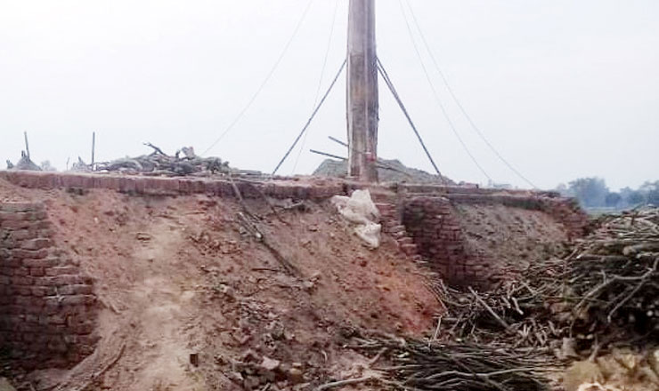 বাগমারায় অবৈধ ড্রামচিমনির ইটভাটায় রাতে অভিযান সকালে চালু