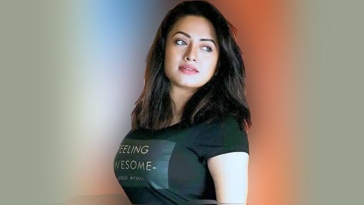 পছন্দের নারী কি মন দিয়ে ফেলেছে? বুঝবেন এই আচরণে
