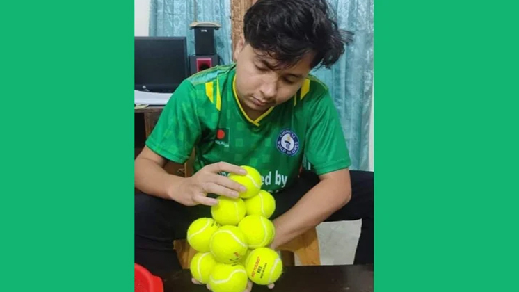 বাংলাদেশি মনিরুল আবার গিনেস বুক রেকর্ডে