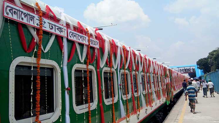 বেনাপোল এক্সপ্রেস চালু হলো পুরনো বগি দিয়েই 