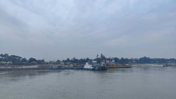 গোয়ালন্দে ঘূর্ণিঝড় ‘জাওয়াদের’ প্রভাবে গুঁড়ি গুঁড়ি বৃষ্টি 
