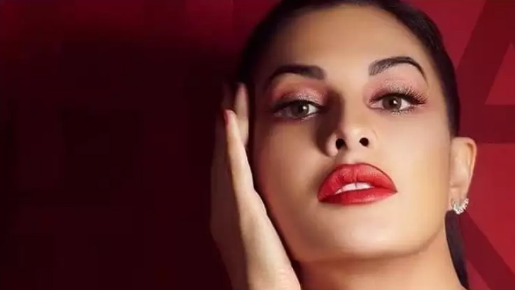 বিমানবন্দরে আটকা জ্যাকুলিন