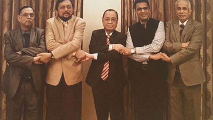বাবরি মসজিদ রায় দেয়ার পর ৫-স্টার খানা ও মদ্যপান করেছিলেন গগৈসহ বিচারপতিরা!