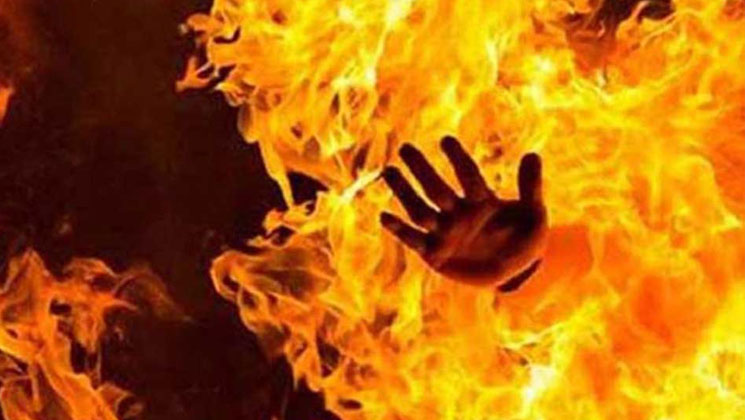 আগুনে পুড়ে ৩ বছরের শিশুর মৃত্যু