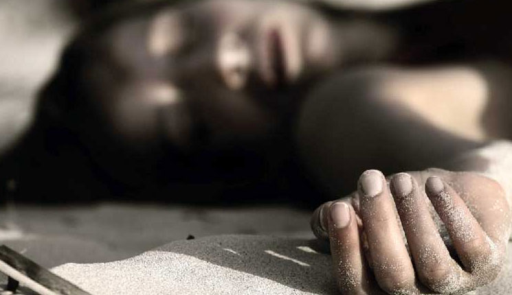 মাঝরাতে ফাঁকা গলি থেকে প্রায় অচতন অবস্থায় উদ্ধার তরুণী