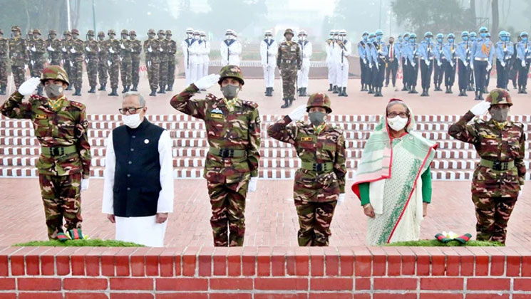 জাতীয় স্মৃতিসৌধে রাষ্ট্রপতি ও প্রধানমন্ত্রীর শ্রদ্ধা