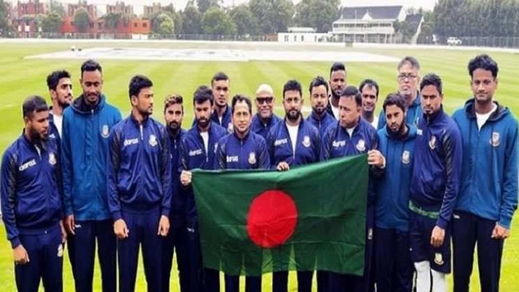 জাতীয় পতাকা হাতে নিয়ে বিজয় উদযাপন মুশফিক-লিটনদের 
