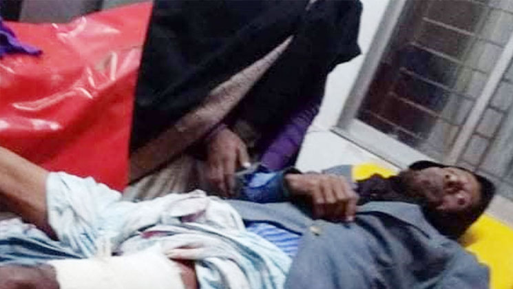 লক্ষ্মীপুরে ঘরে ঢুকে আ.লীগ নেতাকে কুপিয়ে জখম