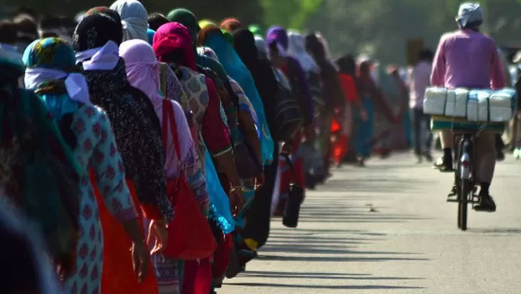 ভারতে হাজার হাজার গৃহবধূ কেন আত্মহত্যা করছে?