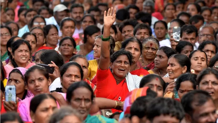 ভারতে হাজার হাজার গৃহবধূ কেন আত্মহত্যা করছে?
