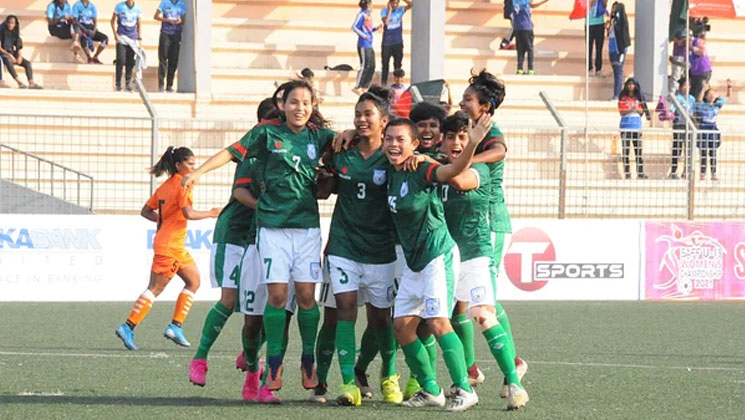 ভারতকে হারিয়ে ফাইনালে এক পা দিয়ে রাখল বাংলাদেশ